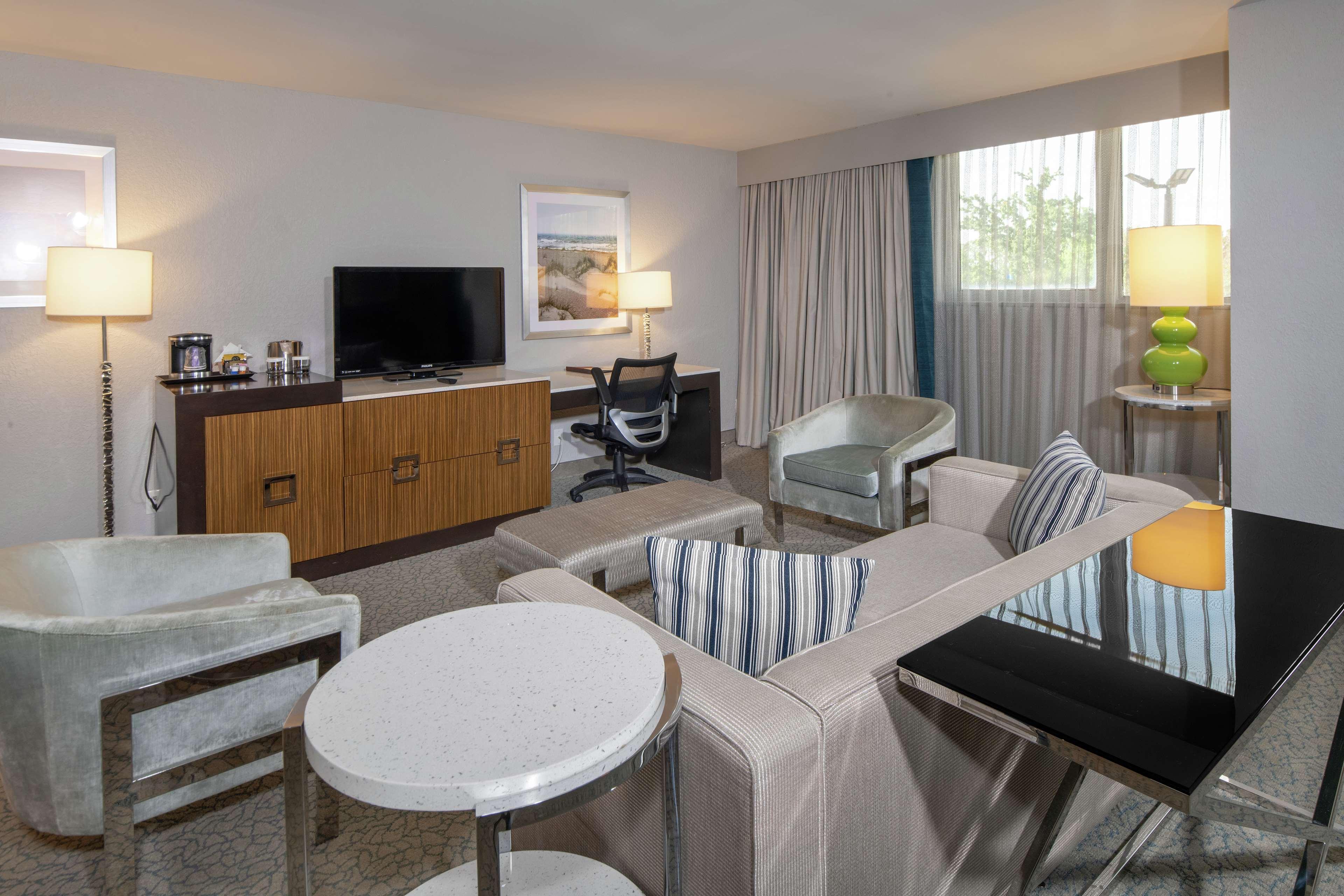 Hotel Doubletree By Hilton Airport