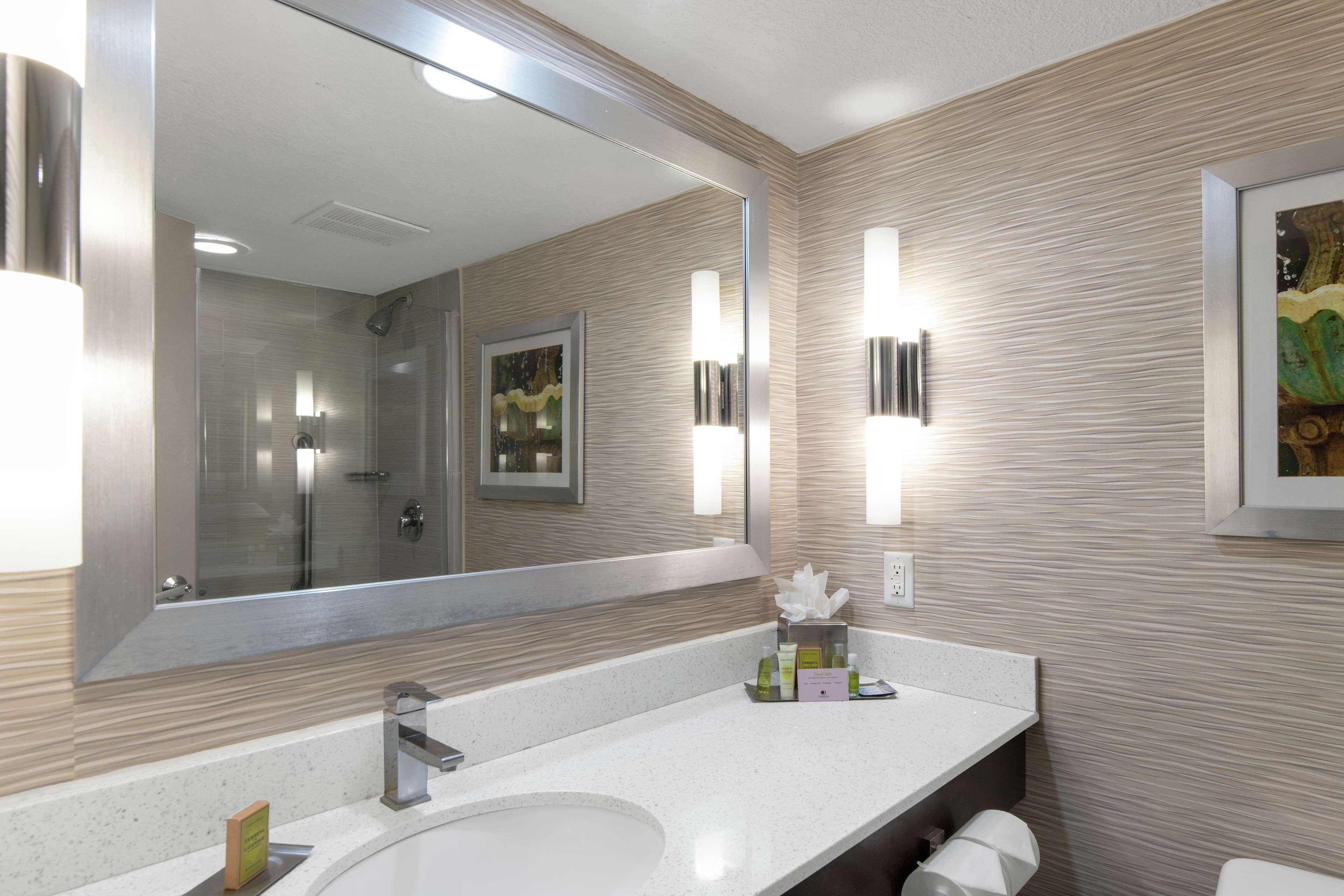 Doubletree By Hilton Airport Hotel