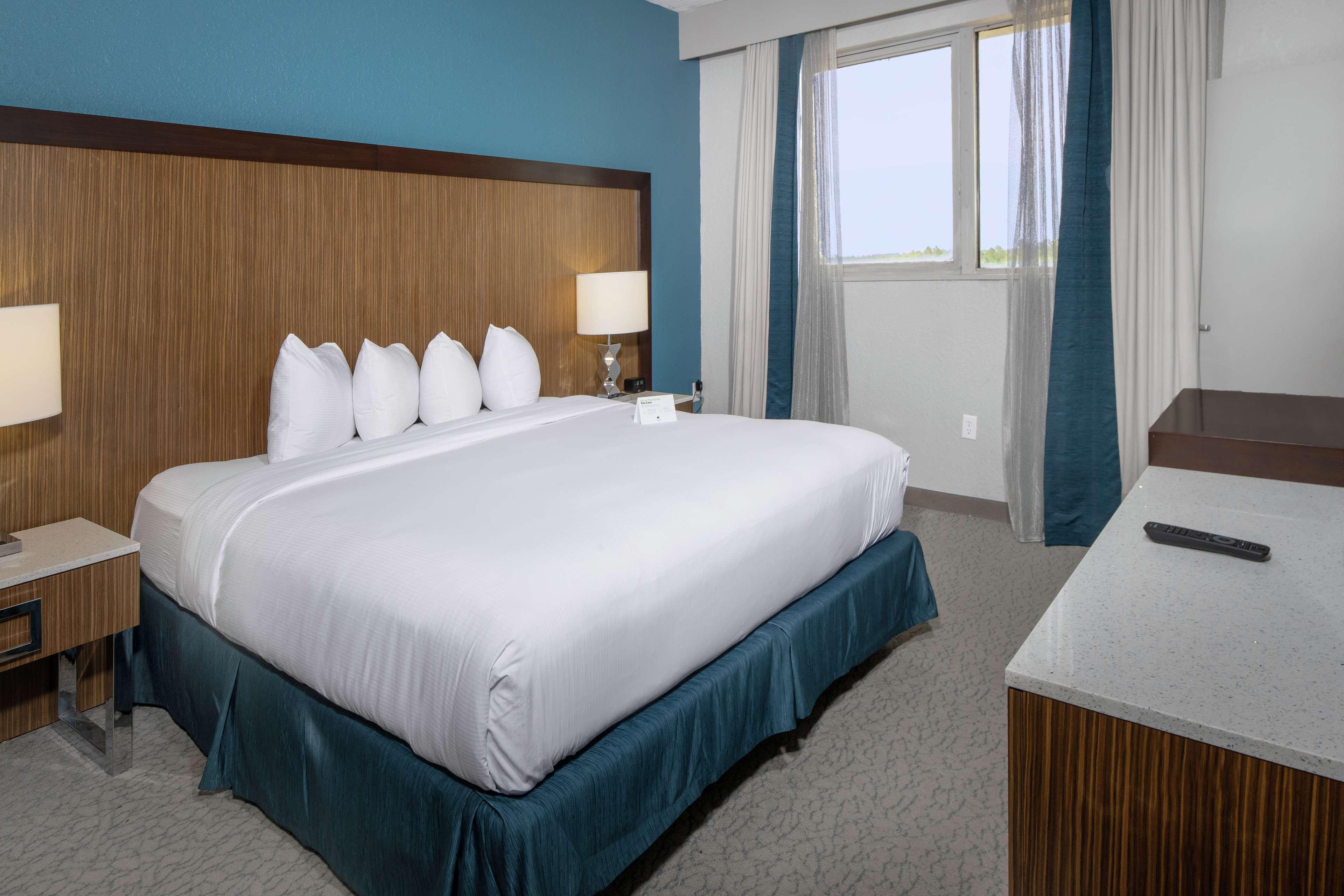 Doubletree By Hilton Airport Hotel 4*