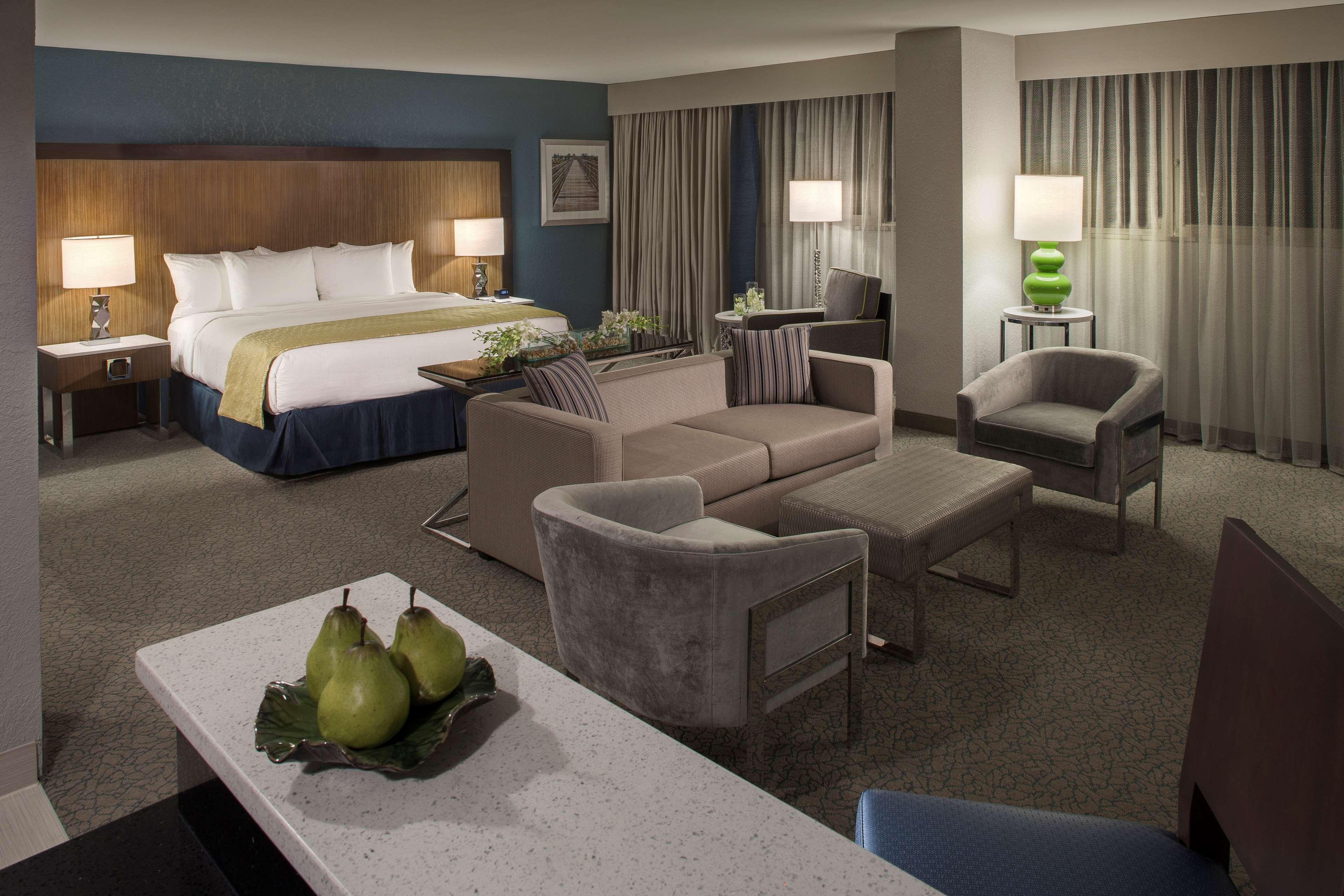 Doubletree By Hilton Airport Hotel 4*