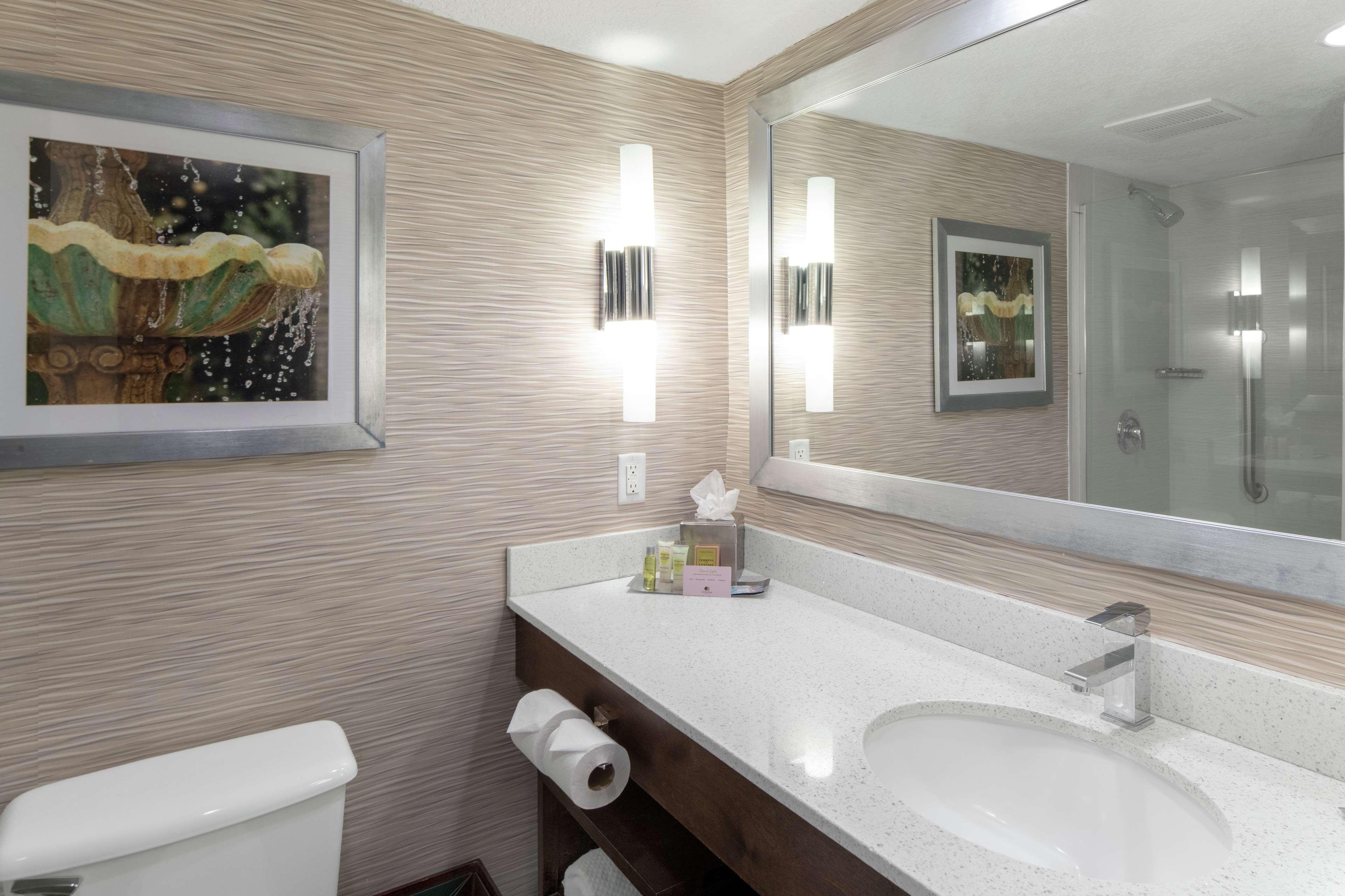 Doubletree By Hilton Airport Hotel 4*