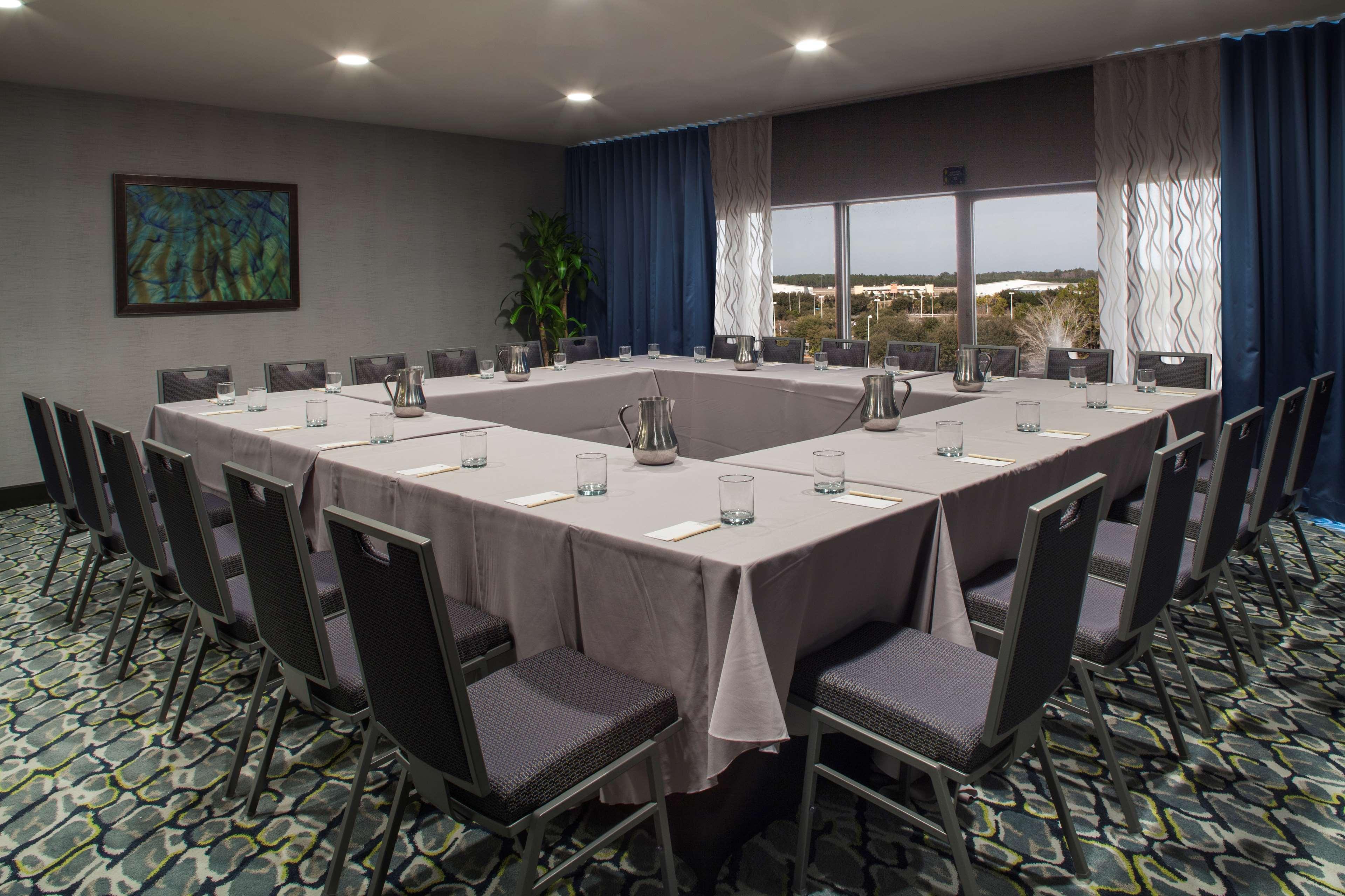 Doubletree By Hilton Airport 4*