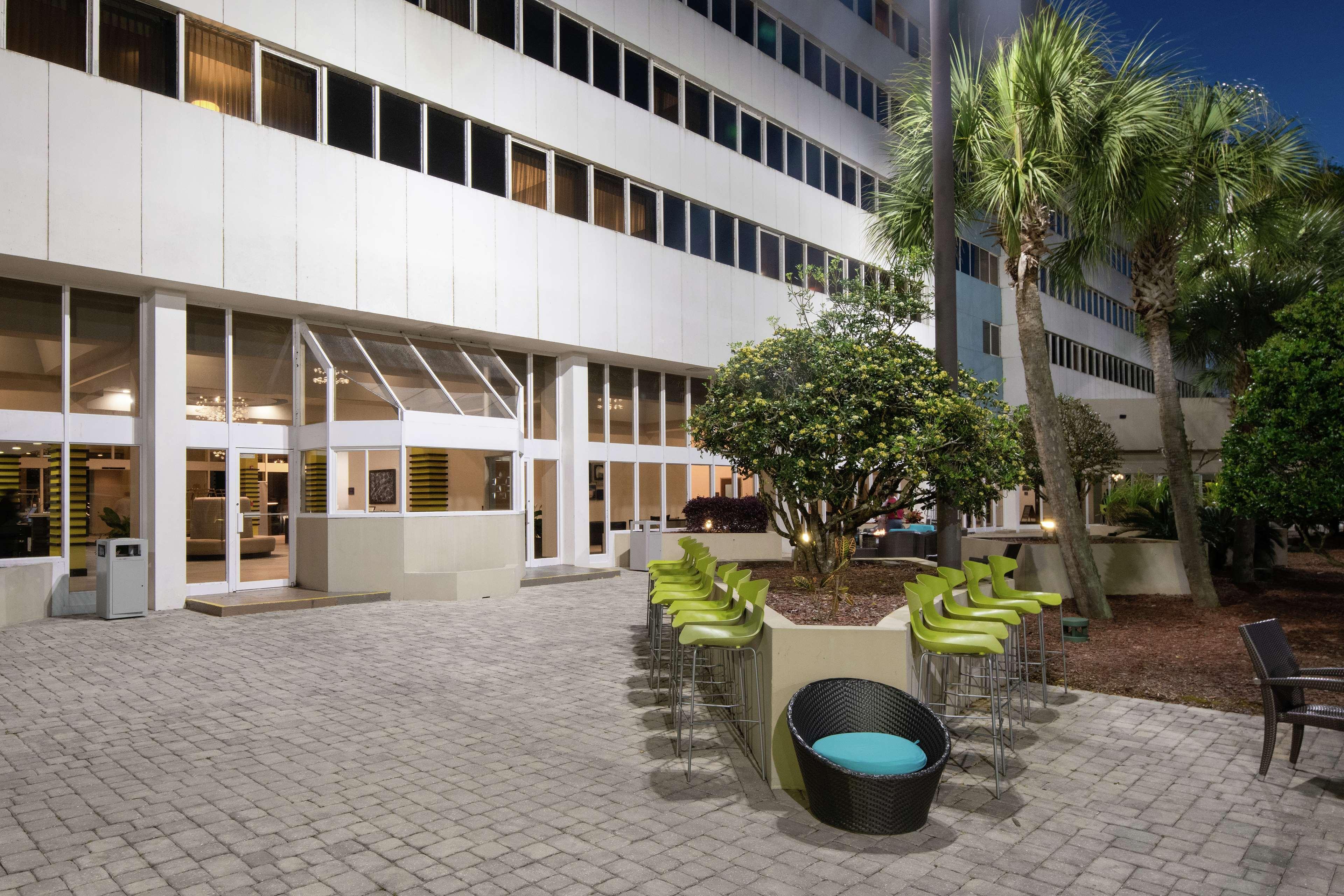 Doubletree By Hilton Airport Hotel