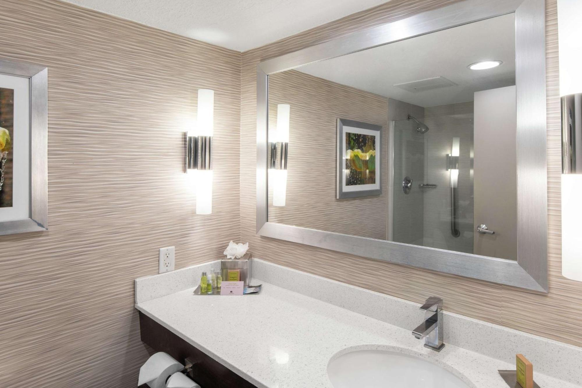 Doubletree By Hilton Airport Hotel 4*